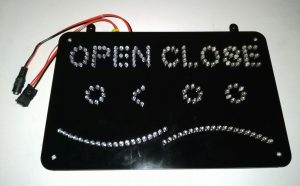 تابلوی سفارشی OPEN CLOSE با طرح استیکر